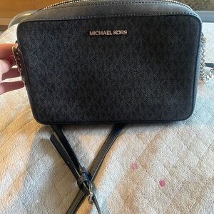 Michael Kors Jet Set crossbody purse